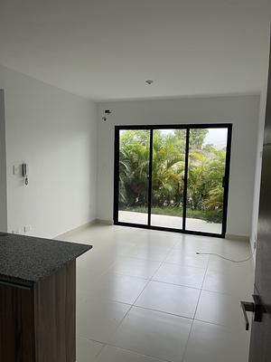 Apartamento en Brisas de Punta Cana, Bávaro de 1 habitación con 2 baños y 1 parqueo de 48 mts² con mantenimiento incluido - Imagen 2