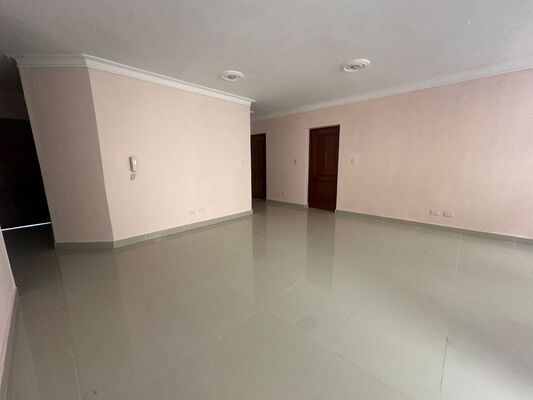 Apartamento en Ensanche Ozama, Santo Domingo Este de 3 habitaciones con 3 baños y 3 parqueos de 115 mts² con mantenimiento incluido - Imagen 2