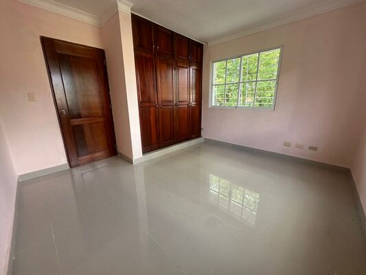 Apartamento en Ensanche Ozama, Santo Domingo Este de 3 habitaciones con 3 baños y 3 parqueos de 115 mts² con mantenimiento incluido - Imagen 4