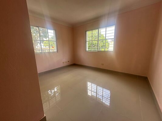 Apartamento en Ensanche Ozama, Santo Domingo Este de 3 habitaciones con 3 baños y 3 parqueos de 115 mts² con mantenimiento incluido - Imagen 5