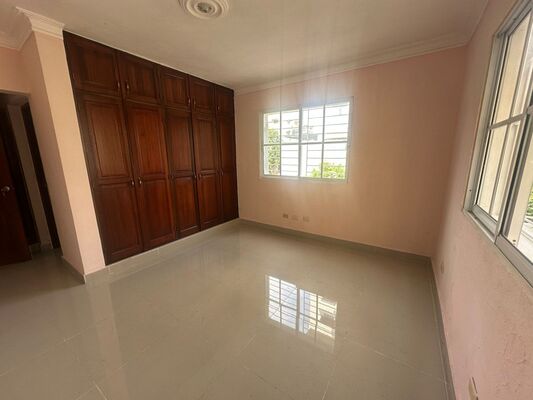 Apartamento en Ensanche Ozama, Santo Domingo Este de 3 habitaciones con 3 baños y 3 parqueos de 115 mts² con mantenimiento incluido - Imagen 7