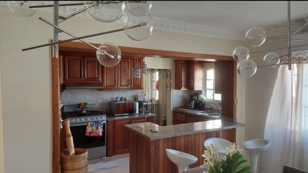 Casa en Brisa Oriental, Santo Domingo Este y 2 parqueos de 276 mts² - Imagen 3