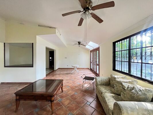 Casa en Julieta Morales, Santo Domingo D.N. de 4 habitaciones con 3 baños y 4 parqueos de 468 mts² - Imagen 3