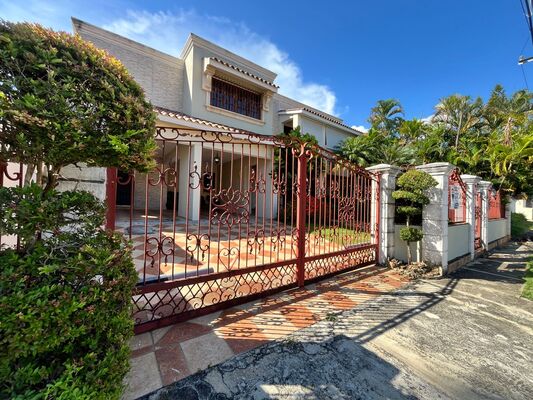 Casa en Julieta Morales, Santo Domingo D.N. de 4 habitaciones con 3 baños y 4 parqueos de 468 mts² - Imagen 5