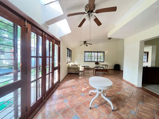 Casa en Julieta Morales, Santo Domingo D.N. de 4 habitaciones con 3 baños y 4 parqueos de 468 mts² - Imagen 6