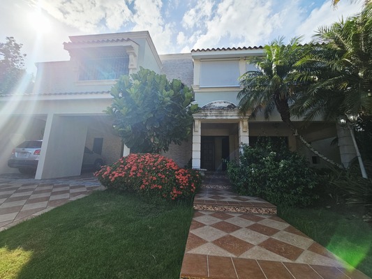 Casa en Julieta Morales, Santo Domingo D.N. de 4 habitaciones con 3 baños y 4 parqueos de 468 mts² - Imagen 7