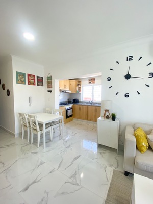 Apartamento en Corales Del Sur, Santo Domingo Este de 3 habitaciones con 2 baños y 1 parqueo de 2 mts² con mantenimiento incluido - Imagen 2