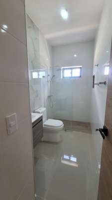 Apartamento en Brisas de Punta Cana, Bávaro de 2 habitaciones con 1 baño y 1 parqueo en 2do nivel con mantenimiento incluido - Imagen 2