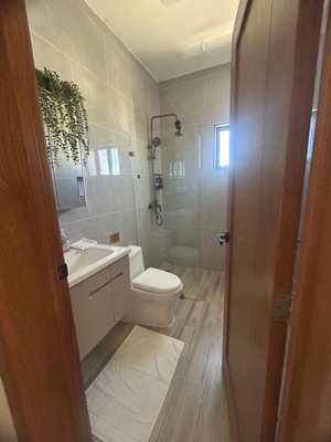 Apartamento en Costa Cana, Bávaro de 2 habitaciones con 2 baños y 1 parqueo en 3er nivel con mantenimiento incluido - Imagen 6