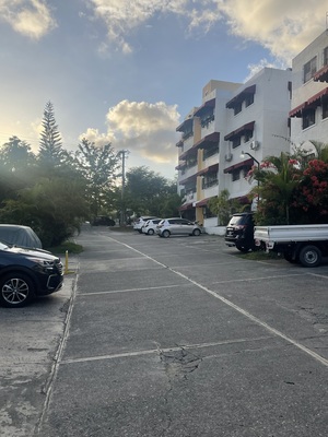 Apartamento en Santo Domingo Oeste, Santo Domingo Oeste de 3 habitaciones con 2 baños y 2 parqueos en 4to nivel de 90 mts² - Imagen 2