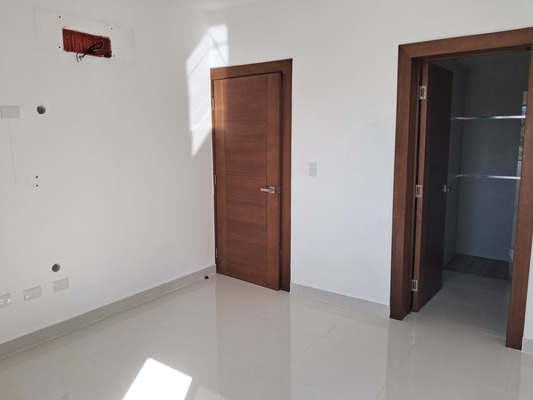 Apartamento en Los Restauradores, Santo Domingo D.N. de 2 habitaciones con 2 baños y 2 parqueos en 4to nivel de 110 mts² con mantenimiento incluido - Imagen 2