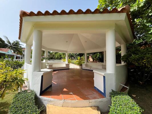 Villa en Matanzas Rural, Baní de 3 habitaciones con 3 baños de 3 mts² - Imagen 4