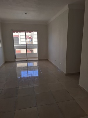 Apartamento en Av. España, Santo Domingo Este de 3 habitaciones con 2 baños y 1 parqueo en 4to nivel de 110 mts² con mantenimiento incluido - Imagen 2