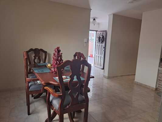 Casa en Velacasa, Santo Domingo D.N. de 4 habitaciones con 3 baños y 2 parqueos de 2 niveles con 176 mts² - Imagen 1