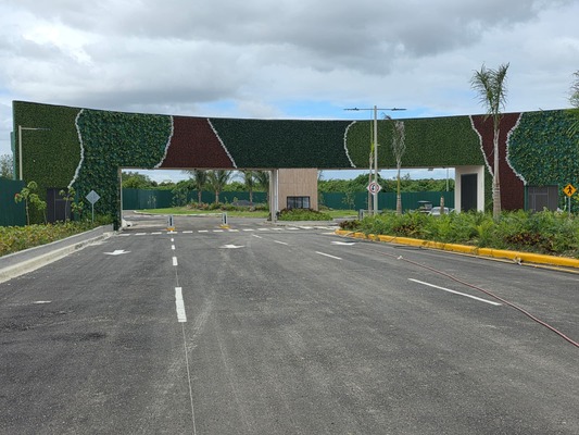 Apartamento en Autopista Las Americas, Santo Domingo Este de 3 habitaciones con 2 baños y 1 parqueo en 3er nivel con 86 mts² con mantenimiento incluido - Imagen 1