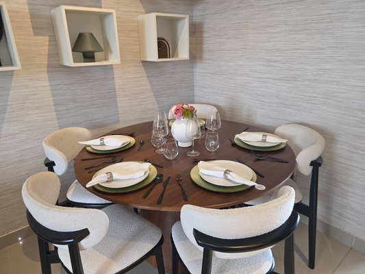 Apartamento en Autopista Las Americas, Santo Domingo Este de 3 habitaciones con 2 baños y 1 parqueo en 3er nivel con 86 mts² con mantenimiento incluido - Imagen 2