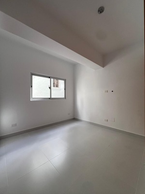Apartamento en Mirador Norte, Santo Domingo D.N. con 3 habitaciones, 3 baños, 2 parqueos en 5to nivel de 126 mts² con mantenimiento incluido - Imagen 3