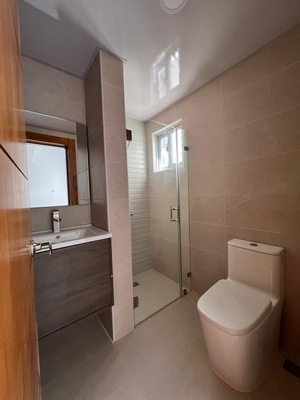 Apartamento en Mirador Norte, Santo Domingo D.N. con 3 habitaciones, 3 baños, 2 parqueos en 5to nivel de 126 mts² con mantenimiento incluido - Imagen 4