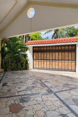 Casa en El Millón, Santo Domingo D.N. con 3 habitaciones, 3 baños, 3 parqueos de 2 niveles de 715 mts² - Imagen 4