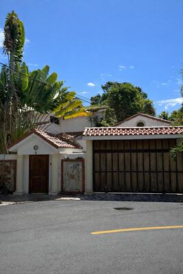 Casa en El Millón, Santo Domingo D.N. con 3 habitaciones, 3 baños, 3 parqueos de 2 niveles de 715 mts² - Imagen 2