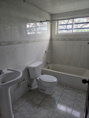 Apartamento en Honduras Del Oeste, Santo Domingo D.N. con 3 habitaciones, 2 baños, 2 parqueos en 3er nivel - Imagen 3