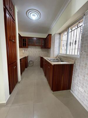 Apartamento en Evaristo Morales, Santo Domingo D.N. con 2 habitaciones, 2 baños, 2 parqueos en 4to nivel con mantenimiento incluido - Imagen 2