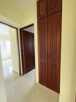 Apartamento en Evaristo Morales, Santo Domingo D.N. con 2 habitaciones, 2 baños, 2 parqueos en 4to nivel con mantenimiento incluido - Imagen 3