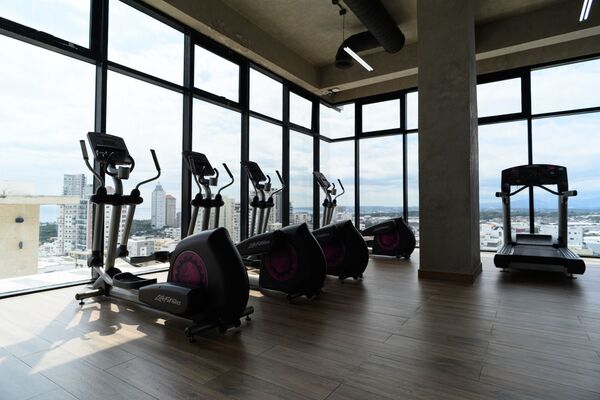 Apartamento en Urbanización Real, Santo Domingo D.N. con 1 habitación, 2 baños, 1 parqueo en 6to nivel de 90 mts² con mantenimiento incluido - Imagen 4