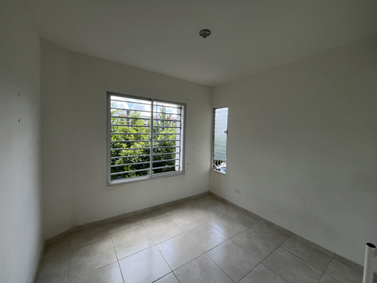 Apartamento en Ciudad Juan Bosch, Santo Domingo Este con 3 habitaciones, 2 baños, 1 parqueo en 2do nivel de 77 mts² - Imagen 2