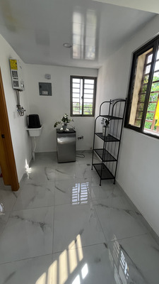 Apartamento en Jacobo Majluta, Santo Domingo Norte con 3 habitaciones, 2 baños, 1 parqueo en 2do nivel de 107 mts² - Imagen 3