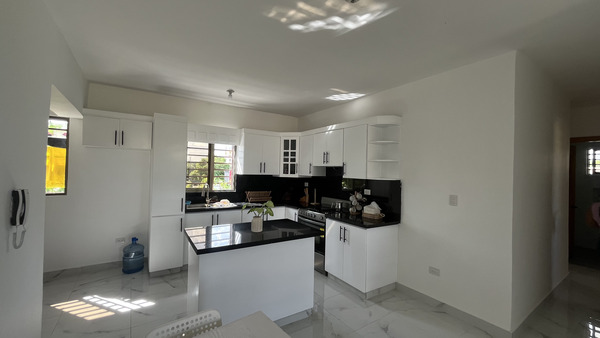 Apartamento en Jacobo Majluta, Santo Domingo Norte con 3 habitaciones, 2 baños, 1 parqueo en 2do nivel de 107 mts² - Imagen 4