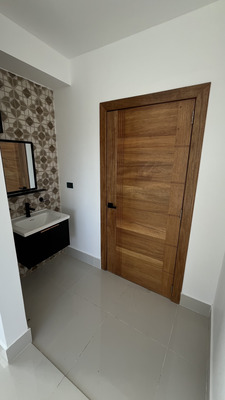 Apartamento en Ensanche Naco, Santo Domingo D.N. con 1 habitación, 1 baño, 1 parqueo en 7mo nivel de 56 mts² con mantenimiento incluido - Imagen 4