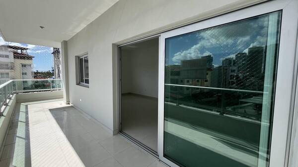 Apartamento en Alma Rosa I, Santo Domingo Este con 3 habitaciones, 3 baños, 2 parqueos en 3er nivel de 180 mts² con mantenimiento incluido - Imagen 5