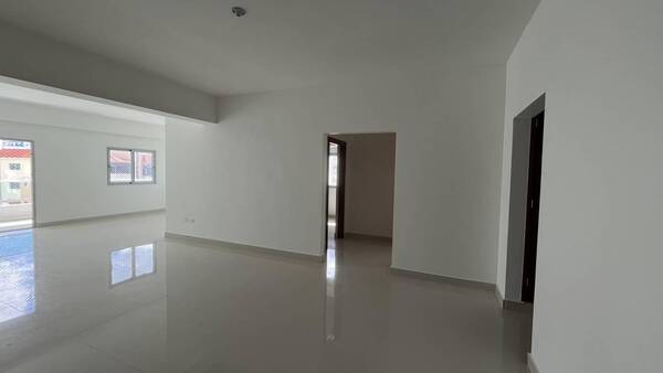 Apartamento en Alma Rosa I, Santo Domingo Este con 3 habitaciones, 3 baños, 2 parqueos en 3er nivel de 180 mts² con mantenimiento incluido - Imagen 6