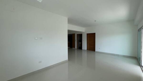 Apartamento en Alma Rosa I, Santo Domingo Este con 3 habitaciones, 3 baños, 2 parqueos en 3er nivel de 180 mts² con mantenimiento incluido - Imagen 7