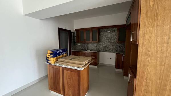 Apartamento en Alma Rosa I, Santo Domingo Este con 3 habitaciones, 3 baños, 2 parqueos en 3er nivel de 180 mts² con mantenimiento incluido - Imagen 3