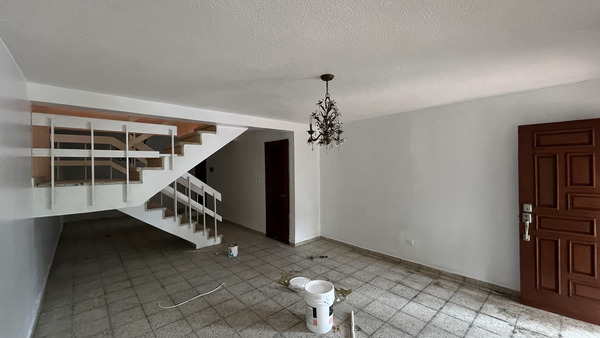 Casa en Los Prados, Santo Domingo D.N. con 3 habitaciones, 2 baños, 2 parqueos de 2 niveles con mantenimiento incluido - Imagen 7