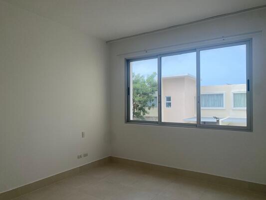 Casa en Downtown Punta Cana, Bávaro de 3 habitaciones con 3 baños y 2 parqueos de 2 niveles con mantenimiento incluido - Imagen 1