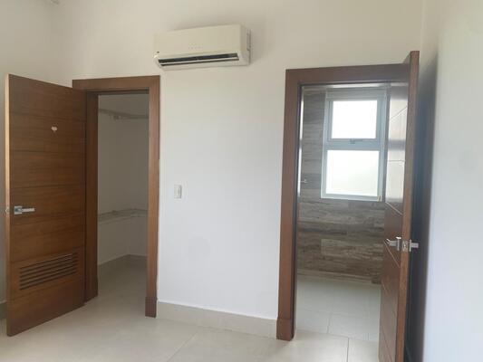 Casa en Downtown Punta Cana, Bávaro de 3 habitaciones con 3 baños y 2 parqueos de 2 niveles con mantenimiento incluido - Imagen 6