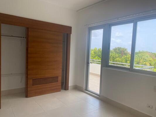 Casa en Downtown Punta Cana, Bávaro de 3 habitaciones con 3 baños y 2 parqueos de 2 niveles con mantenimiento incluido - Imagen 7