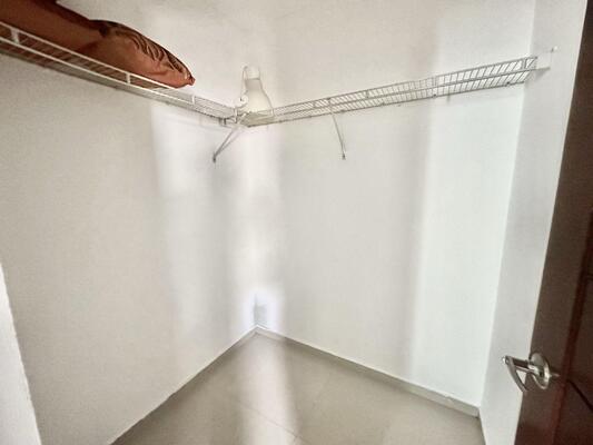 Apartamento en Gazcue, Santo Domingo D.N. de 1 habitación con 1 baño y 1 parqueo en 3er nivel con 77 mts² con mantenimiento incluido - Imagen 4