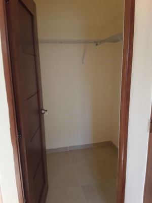 Apartamento en Autopista San Isidro, Santo Domingo Este de 3 habitaciones con 2 baños y 2 parqueos en 2do nivel con 90 mts² con mantenimiento incluido - Imagen 3