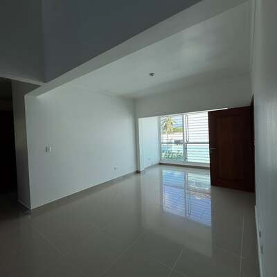 Apartamento en Los Laureles, Santiago de 3 habitaciones con 2 baños y 2 parqueos en 4to nivel con mantenimiento incluido - Imagen 3