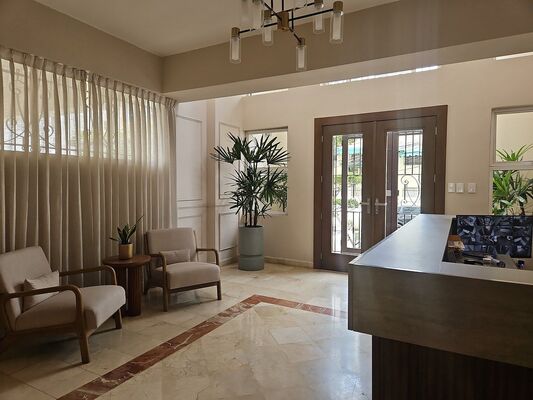 Apartamento en La Esperilla, Santo Domingo D.N. de 3 habitaciones con 3 baños y 2 parqueos con 241 mts² con mantenimiento incluido - Imagen 2