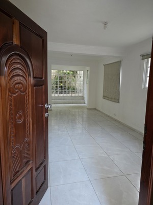 Casa en Cuesta Hermosa Ii, Santo Domingo D.N. de 3 habitaciones con 2 baños y 2 parqueos de 2 niveles con 350 - Imagen 2