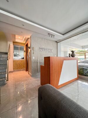 Apartamento en Mirador Norte, Santo Domingo D.N. de 2 habitaciones con 2 baños y 2 parqueos en 3er nivel con 110 mts² con mantenimiento incluido - Imagen 2