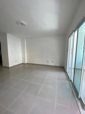 Apartamento en Urbanización Real, Santo Domingo D.N. con 3 habitaciones, 2 baños, 2 parqueos en 3er nivel de 160 mts² - Imagen 4