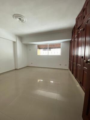 Apartamento en Urbanización Real, Santo Domingo D.N. con 3 habitaciones, 2 baños, 2 parqueos en 3er nivel de 160 mts² - Imagen 5
