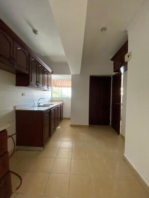Apartamento en Urbanización Real, Santo Domingo D.N. con 3 habitaciones, 2 baños, 2 parqueos en 3er nivel de 160 mts² - Imagen 7
