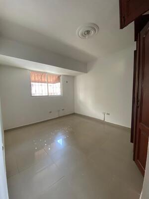 Apartamento en Urbanización Real, Santo Domingo D.N. con 3 habitaciones, 2 baños, 2 parqueos en 3er nivel de 160 mts² - Imagen 2